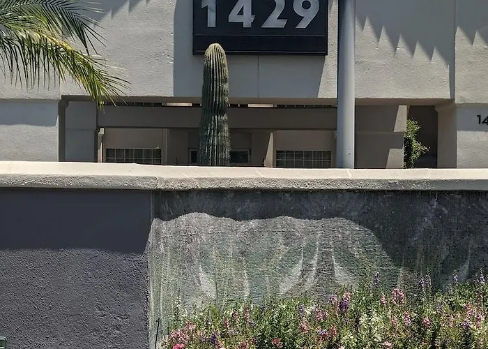 Howard Johnson By Wyndham University/phoenix Hotel