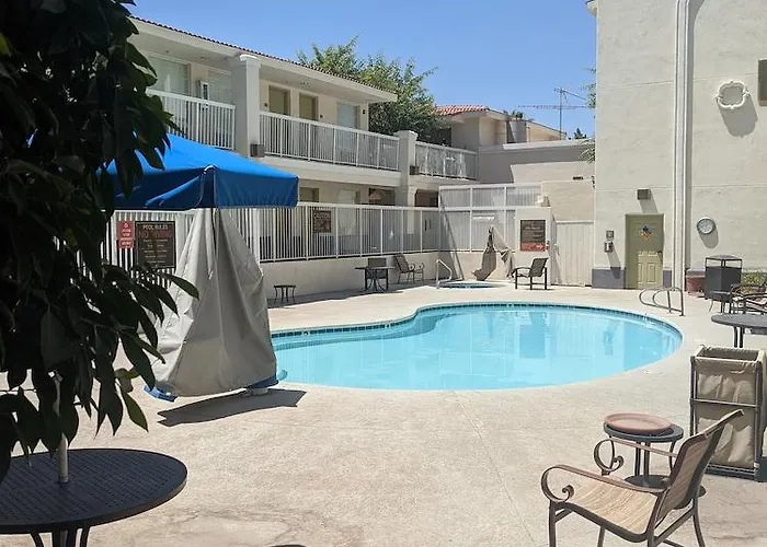 Hotel Howard Johnson By Wyndham University/phoenix 3*