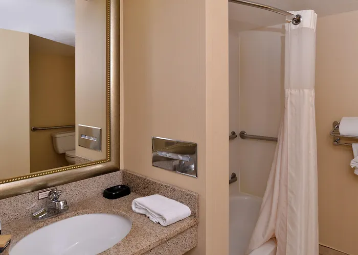 Howard Johnson By Wyndham University/phoenix Hotel 3*