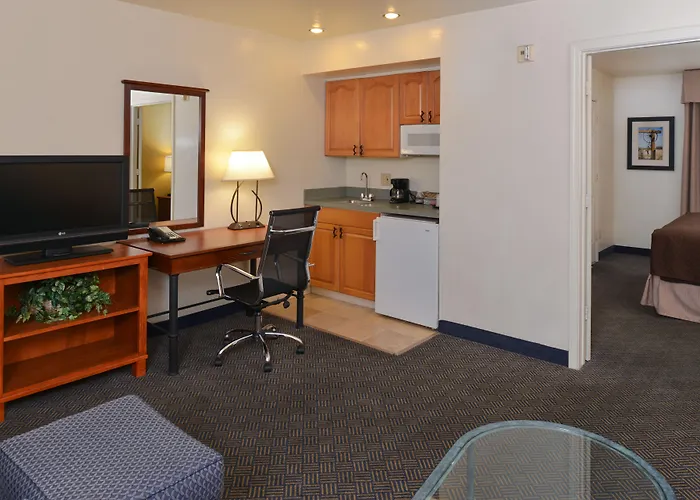 Hotel Howard Johnson By Wyndham University/phoenix 3*