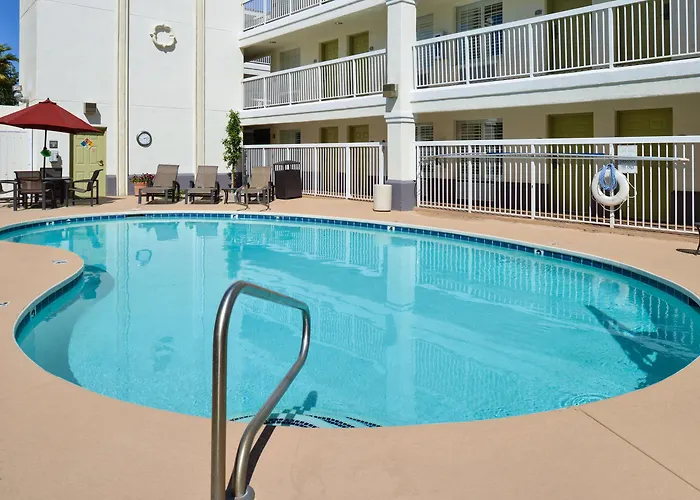 Hotel Howard Johnson By Wyndham University/phoenix 3*