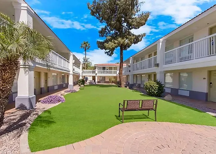 Hotel Howard Johnson By Wyndham University/phoenix