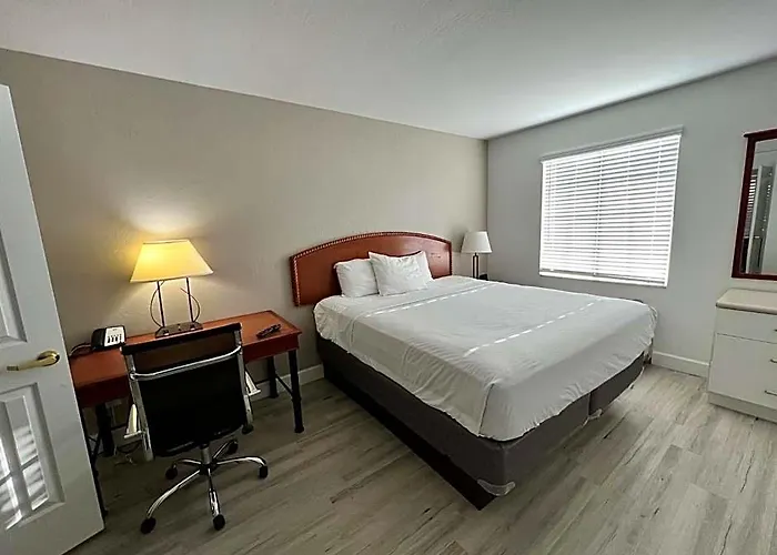 Howard Johnson By Wyndham University/phoenix Hotel