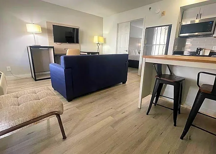 Howard Johnson By Wyndham University/phoenix Hotel 3*