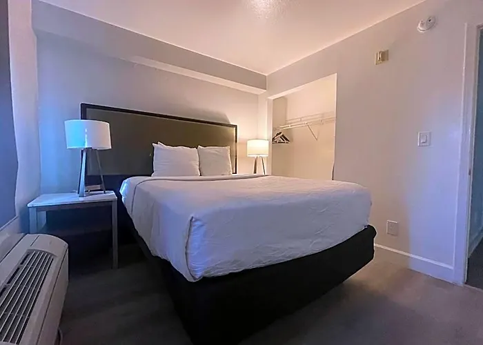 Hotel Howard Johnson By Wyndham University/phoenix