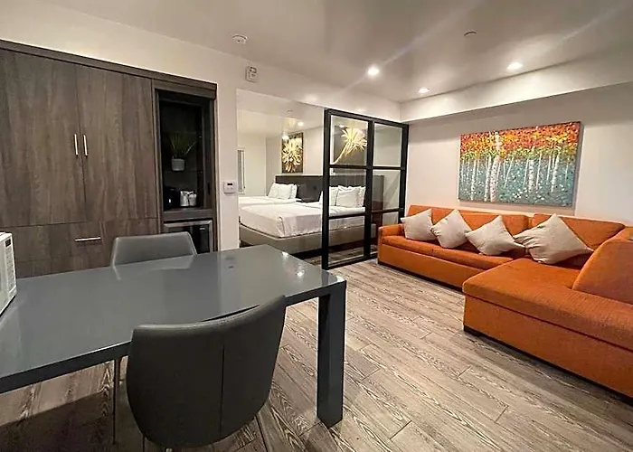 Hotel Howard Johnson By Wyndham University/phoenix 3*